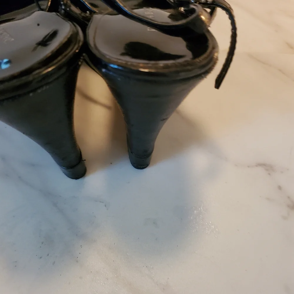 Ladies Black Patent Wedge By Dana Buchman Size 6 1/2